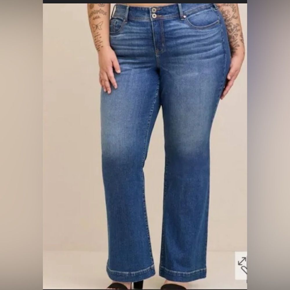 NWT Torrid Women’s Flare Coverdale Jeans Size 20 Short.